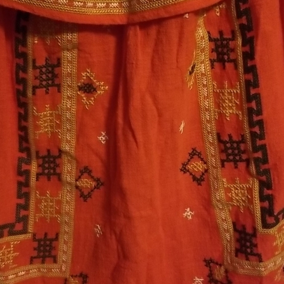 Easel Los Angeles Kylee Embroidered Top Red NWT - Picture 10 of 13